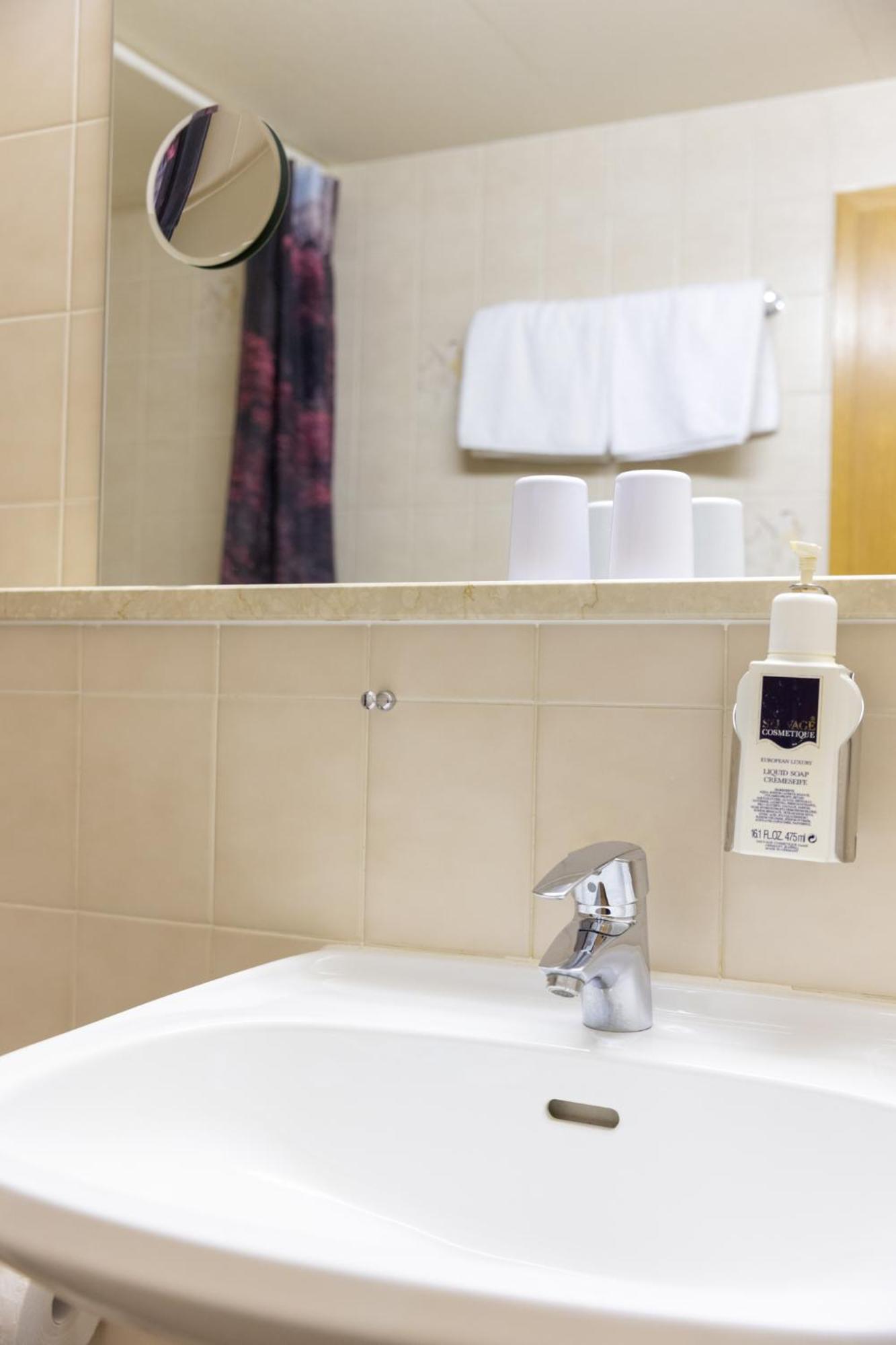 Akzent Hotel Meerfraeulein Wemding Esterno foto