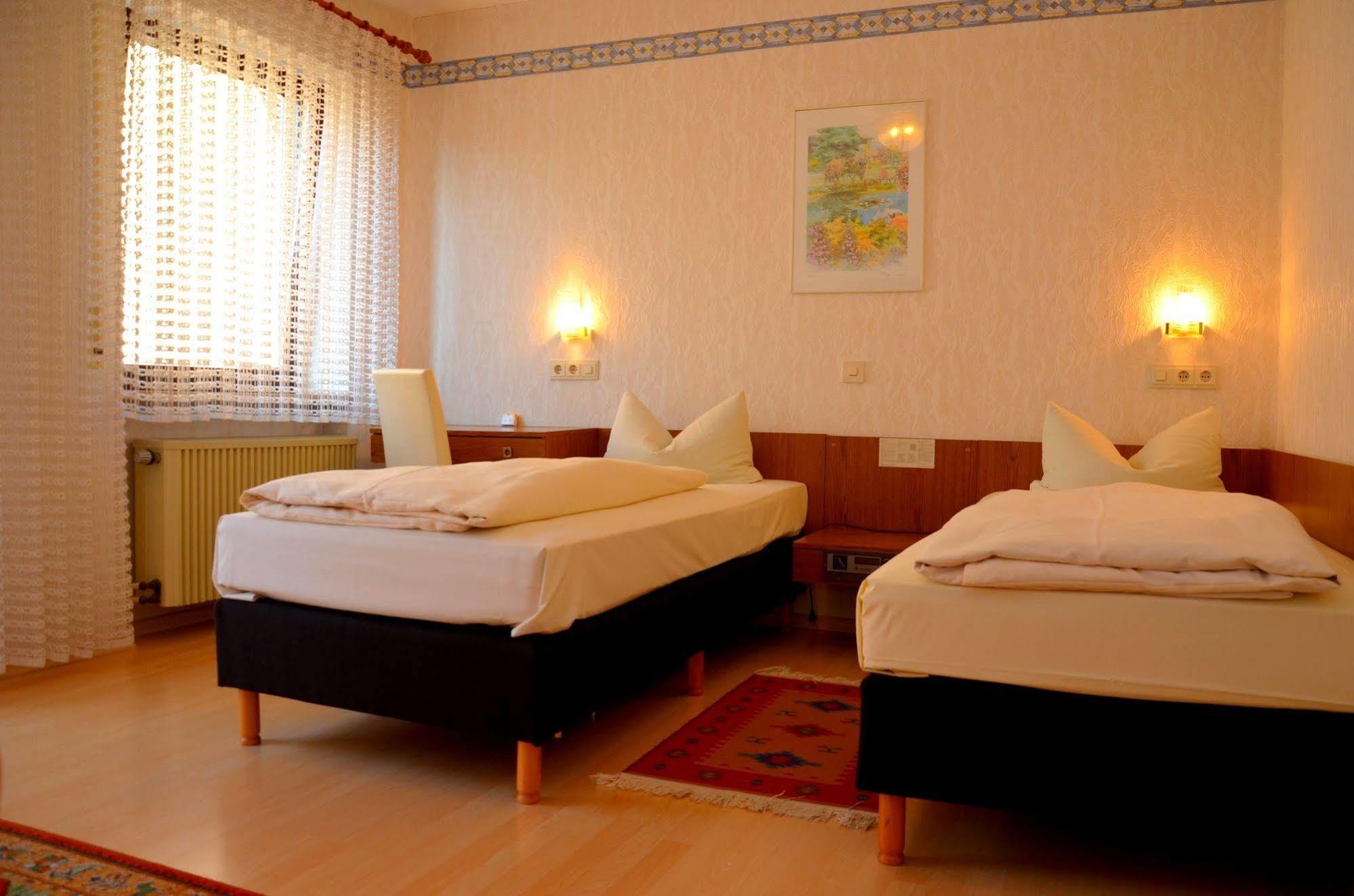 Akzent Hotel Meerfraeulein Wemding Esterno foto